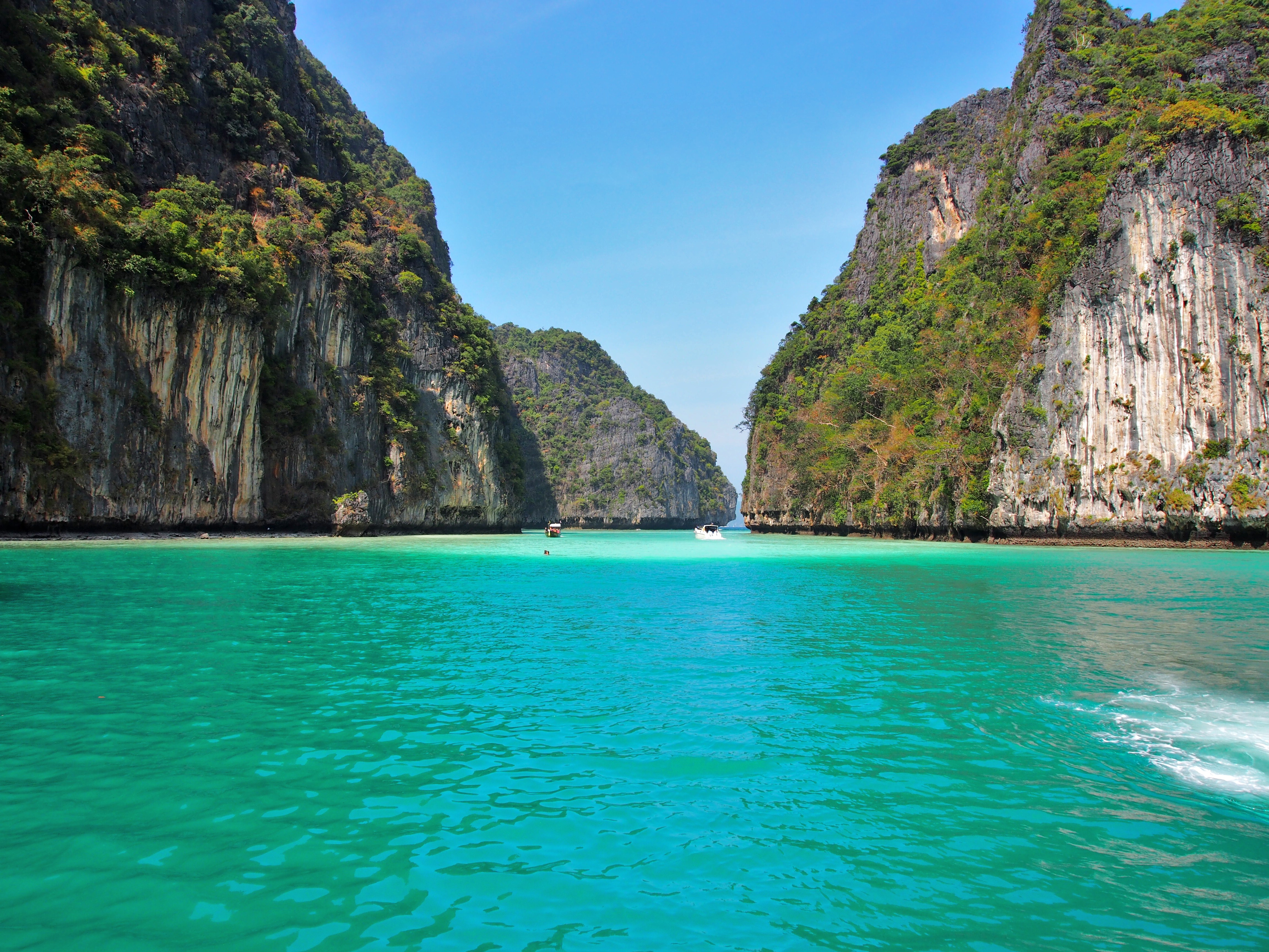 Krabi 2013 Day 2 – Phi Phi tour and Krabi Night Market | Escapes From The Little Red Dot