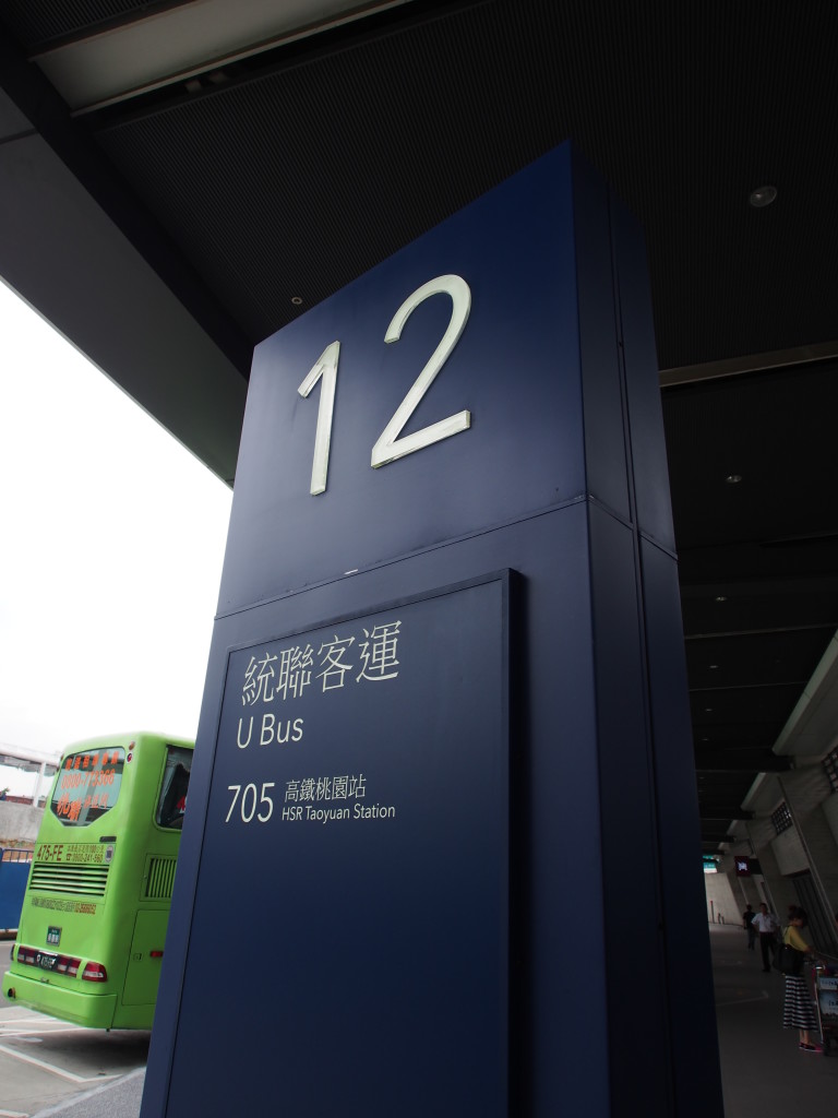 Bus stop to THSR