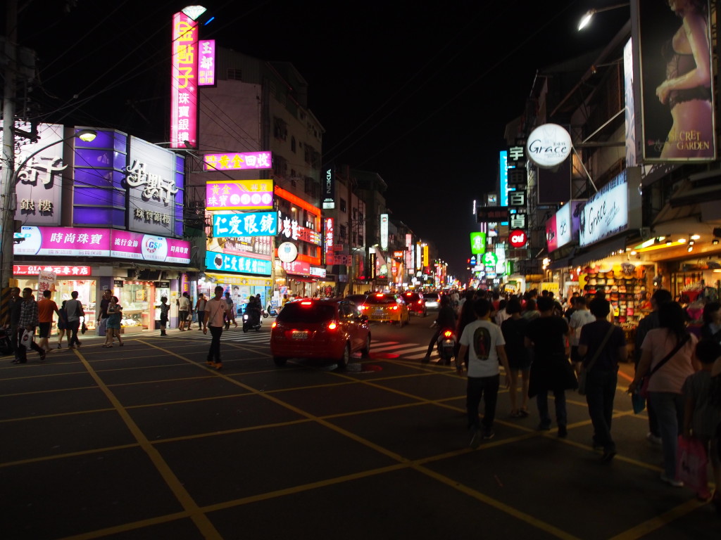 Main road at Feng Jia.