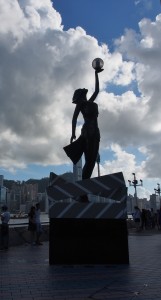 One of the statue at the Avenue of Stars.