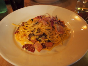 Large serving of carbonara.