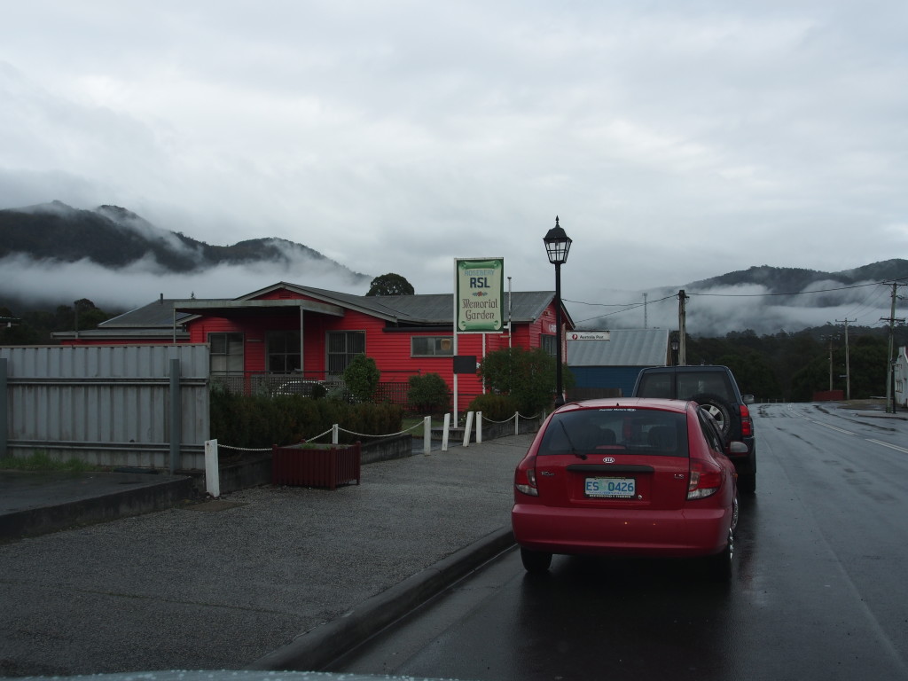 On the way to Strahan, took an opportunity to snap a picture of the foggy mountains.