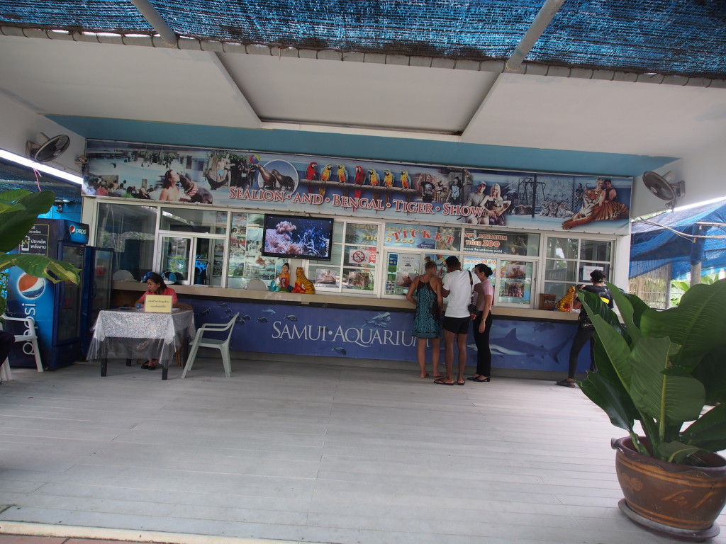 The ticketing counter to the aquarium and zoo.