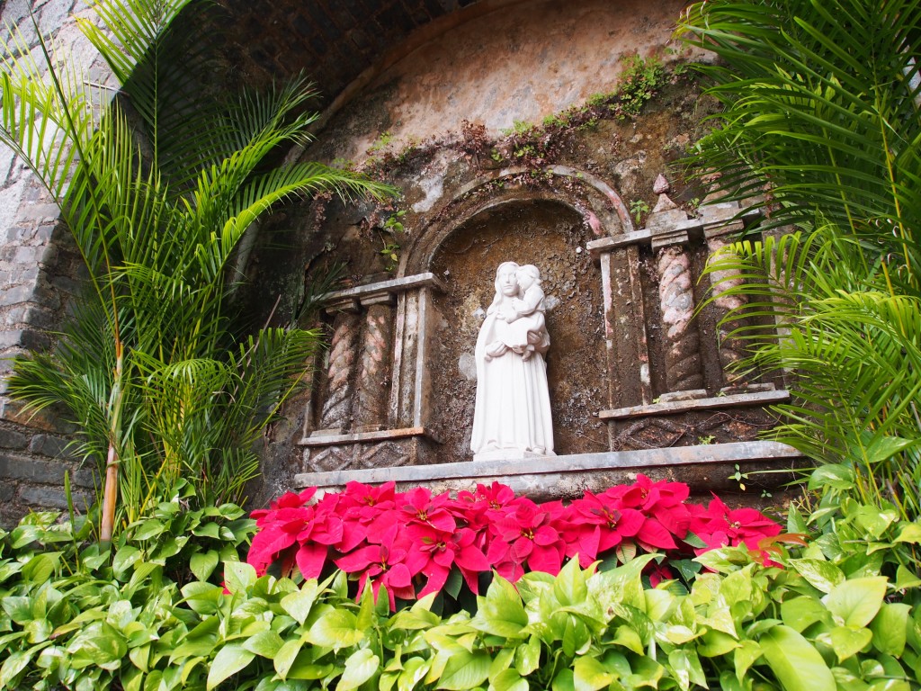 Statue in the fort.